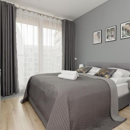 Cozy Apartments With Parking In The 19Th District By Noclegi Renters Varsóvia Exterior foto
