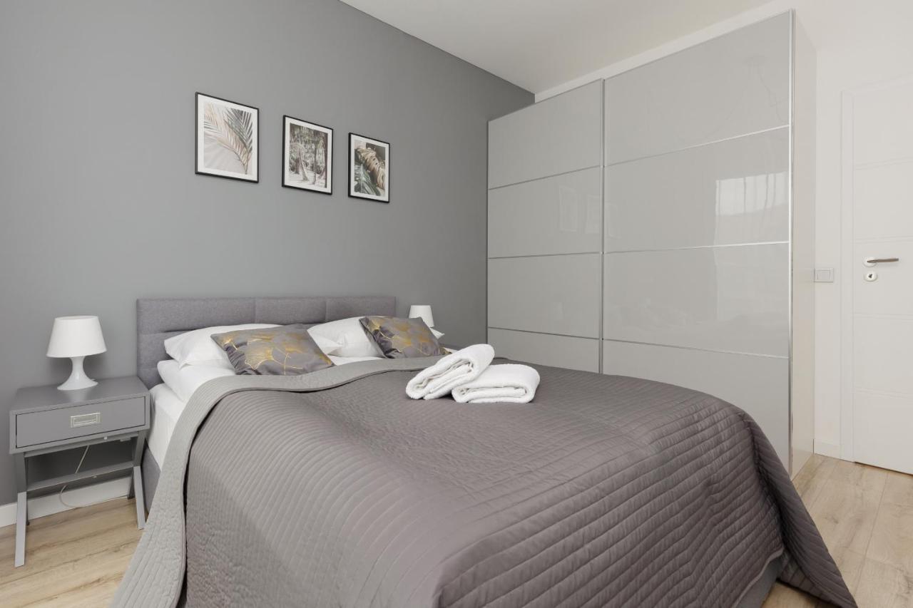 Cozy Apartments With Parking In The 19Th District By Noclegi Renters Varsóvia Exterior foto