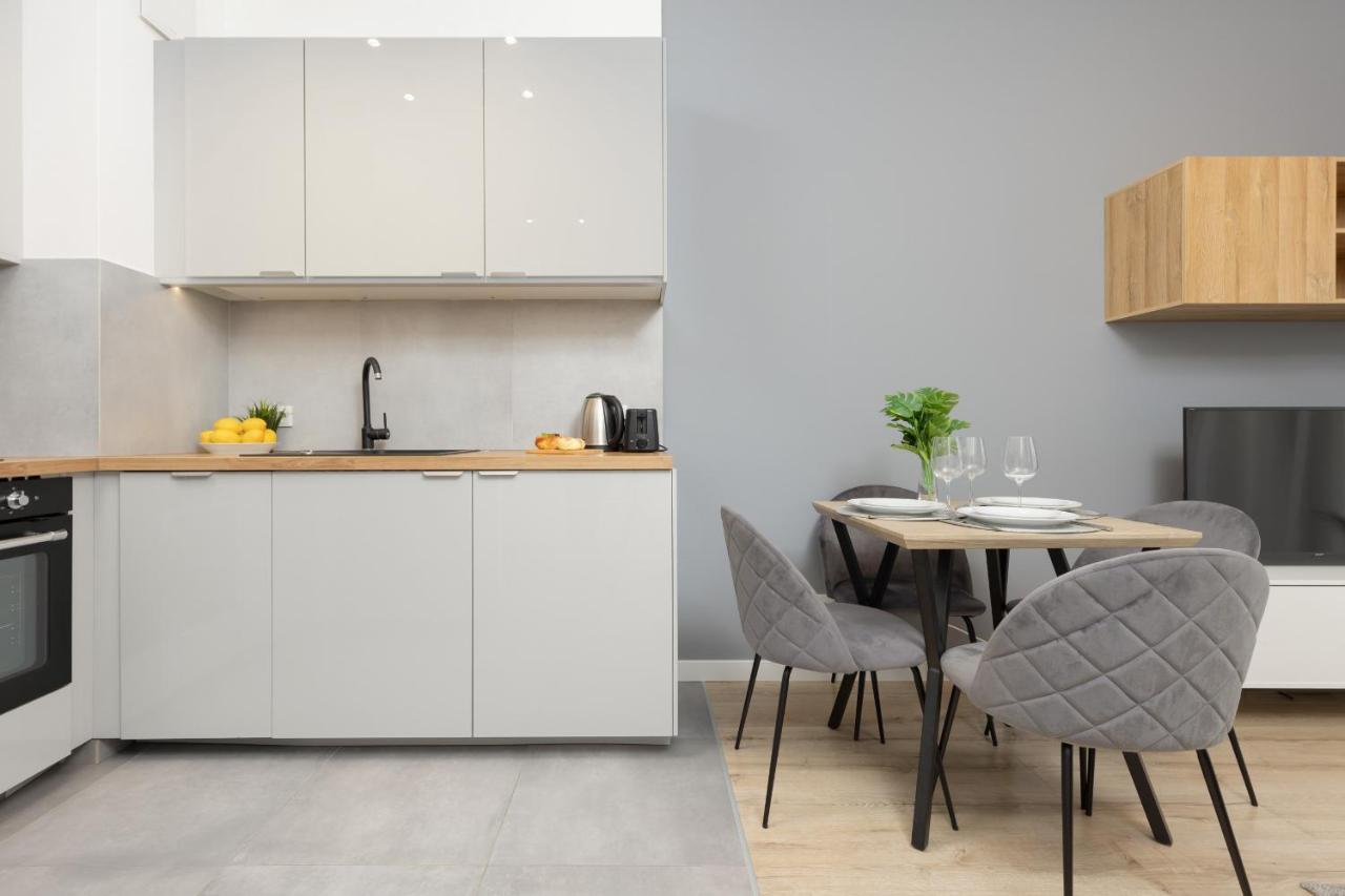 Cozy Apartments With Parking In The 19Th District By Noclegi Renters Varsóvia Exterior foto