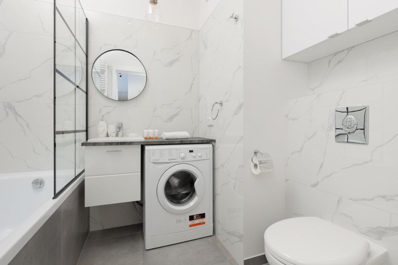 Cozy Apartments With Parking In The 19Th District By Noclegi Renters Varsóvia Exterior foto