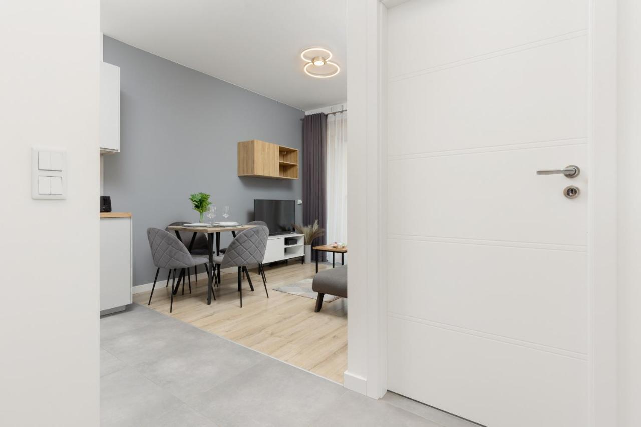 Cozy Apartments With Parking In The 19Th District By Noclegi Renters Varsóvia Exterior foto