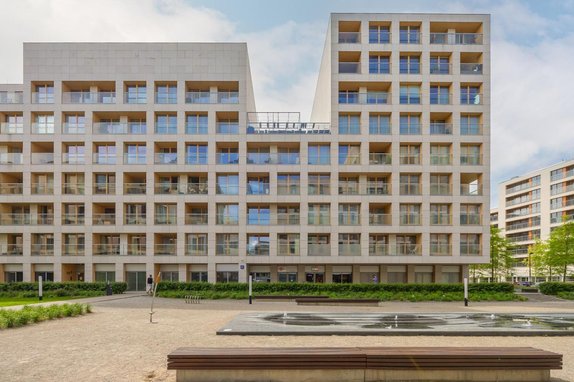 Cozy Apartments With Parking In The 19Th District By Noclegi Renters Varsóvia Exterior foto